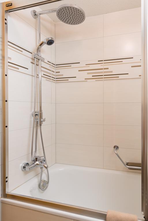Ferienhaus Adonis Saas-Grund Phòng bức ảnh